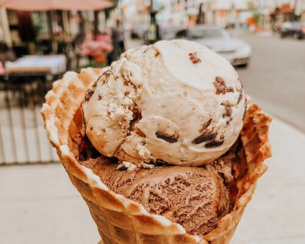 helado con ron y pasas