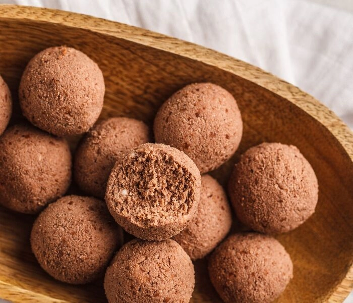 bolas de proteína de avellana con cacao